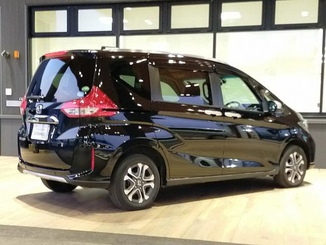 フリード+ クロスター・ホンダセンシング 5人乗り/Bluetooth対応純正ナビ/前後ドラレコ/両側電動スライドドア/サイドカーテンエアバッグ/シートヒーター(19枚目)