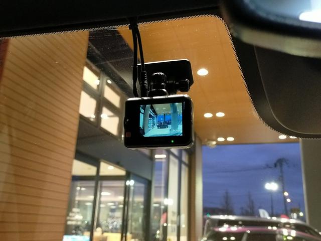 ステップワゴン スパーダプレミアムライン　Ｂｌｕｅｔｏｏｔｈ－ＤＶＤ対応純正フルセグナビ／マルチビューカメラ／ＥＴＣ／ブラインドスポットインフォ／両側電動スライドドア／オットマン付セカンドシート／前後ドライブレコーダー／夏冬タイヤセット（10枚目）