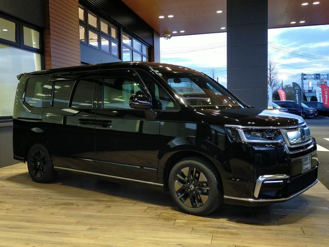 ステップワゴン スパーダプレミアムライン　Ｂｌｕｅｔｏｏｔｈ－ＤＶＤ対応純正フルセグナビ／マルチビューカメラ／ＥＴＣ／ブラインドスポットインフォ／両側電動スライドドア／オットマン付セカンドシート／前後ドライブレコーダー／夏冬タイヤセット（18枚目）