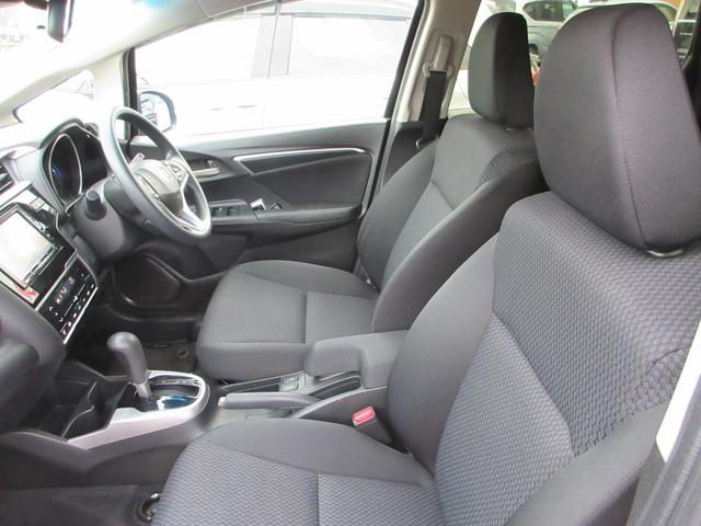 フィット １３Ｇ・Ｆパッケージコンフォートエディション　Ｂｌｕｅｔｏｏｔｈ－ＤＶＤ対応フルセグナビ／３モードバックカメラ／ＥＴＣ／ホンダセンシング／ＬＥＤヘッドライト／ステアリングリモコン／リモコンエンジンスターター／夏冬タイヤセット（5枚目）