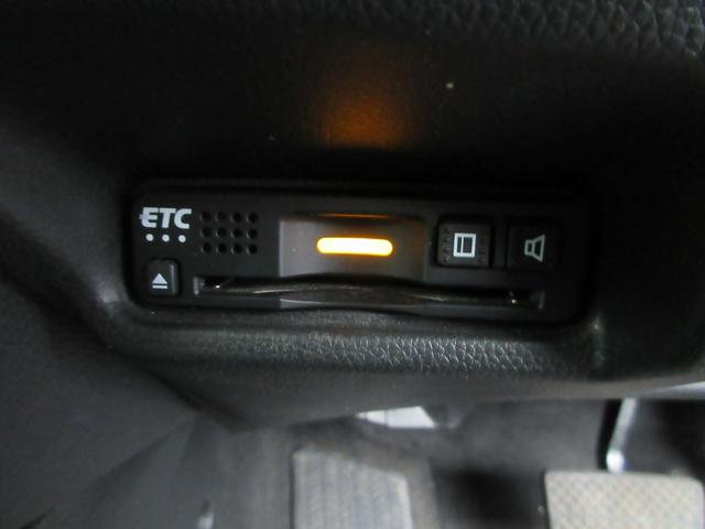 フィット １３Ｇ・Ｆパッケージコンフォートエディション　Ｂｌｕｅｔｏｏｔｈ－ＤＶＤ対応フルセグナビ／３モードバックカメラ／ＥＴＣ／ホンダセンシング／ＬＥＤヘッドライト／ステアリングリモコン／リモコンエンジンスターター／夏冬タイヤセット（11枚目）