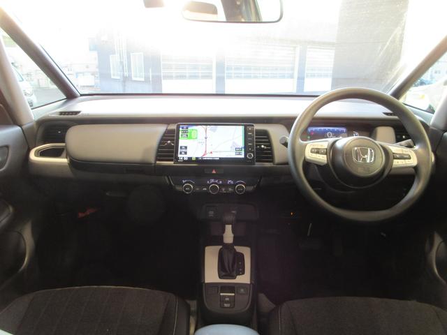 フィット ホーム　Ｂｌｕｅｔｏｏｔｈ－ＤＶＤ対応フルセグナビ／３モードバックカメラ／ＥＴＣ／ホンダコネクト／ＬＥＤヘッドライト／ステアリングリモコン／フロントドライブレコーダー／夏冬タイヤ（4枚目）