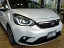 ■フルLEDヘッドライト搭載。白く明るい光で、夜道に遠くまで視界良好です。対向車からの視認性も高まり、安全性が向上します。