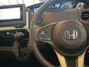 ■ステアリングリモコン付き。ハンドルから手を離さずにオーディオ操作ができるので、運転中も視線を外さず安心です。