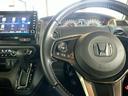 ■ステアリングリモコン付き。ハンドルから手を離さずにオーディオ操作ができるので、運転中も視線を外さず安心です。