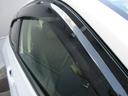 ■雨の日でも窓を少し開けて換気できるドアバイザーを装備。車内を快適に保ち、日常使いにも役立ちます。