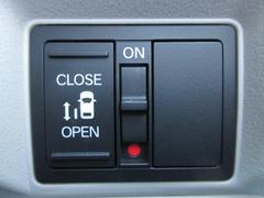 ■片側電動スライドドア■運転席脇のスイッチを押すだけで、片側のドアを開閉することが出来ます！ 3