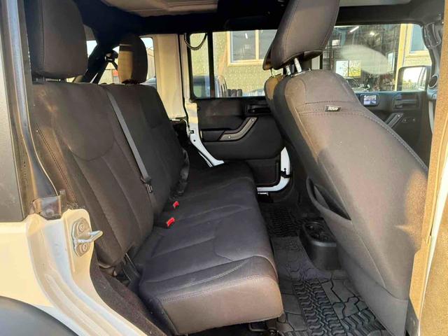 ジープ・ラングラーアンリミテッド スポーツ　４ＷＤ　オートクルーズコントロール　ＡＴ　盗難防止システム　Ｂｌｕｅｔｏｏｔｈ　ＡＢＳ　エアコン　パワーウィンドウ（10枚目）