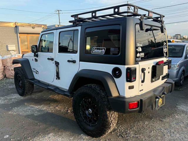ジープ・ラングラーアンリミテッド スポーツ　４ＷＤ　オートクルーズコントロール　ＡＴ　盗難防止システム　Ｂｌｕｅｔｏｏｔｈ　ＡＢＳ　エアコン　パワーウィンドウ（17枚目）