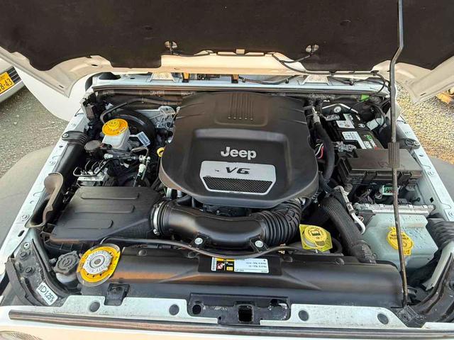 ジープ・ラングラーアンリミテッド スポーツ　４ＷＤ　オートクルーズコントロール　ＡＴ　盗難防止システム　Ｂｌｕｅｔｏｏｔｈ　ＡＢＳ　エアコン　パワーウィンドウ（20枚目）