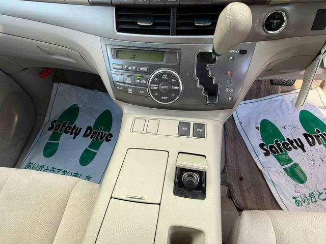 必ず使用するシフトレバー。確りと確認したいですね。