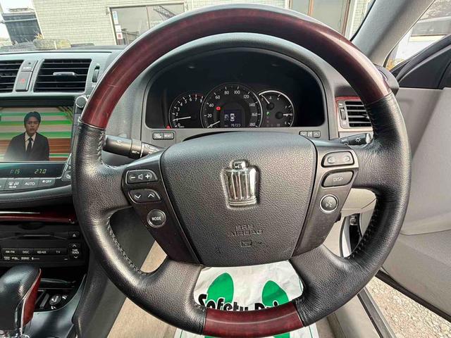 TOYOTA CROWN ROYAL SALOON I-FOUR NAVI PACKAGE