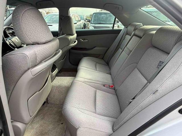 TOYOTA CROWN ROYAL SALOON I-FOUR NAVI PACKAGE