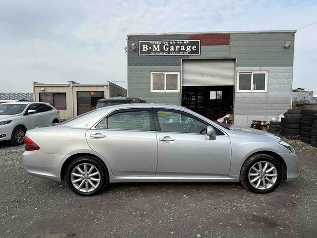 TOYOTA CROWN ROYAL SALOON I-FOUR NAVI PACKAGE