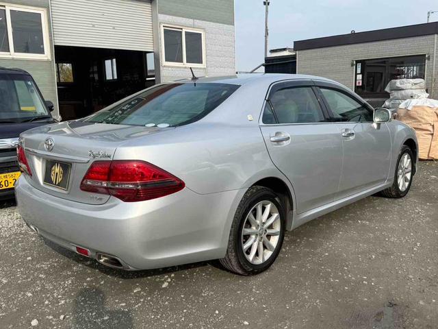 TOYOTA CROWN ROYAL SALOON I-FOUR NAVI PACKAGE