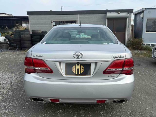 TOYOTA CROWN ROYAL SALOON I-FOUR NAVI PACKAGE