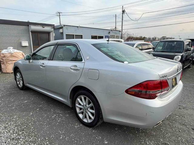 TOYOTA CROWN ROYAL SALOON I-FOUR NAVI PACKAGE