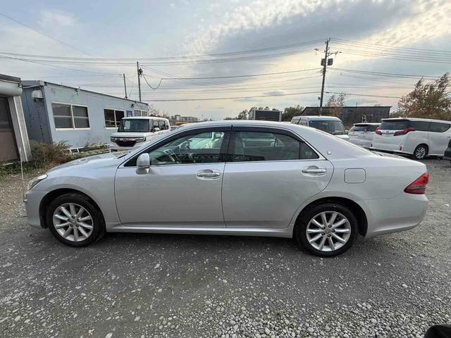 TOYOTA CROWN ROYAL SALOON I-FOUR NAVI PACKAGE