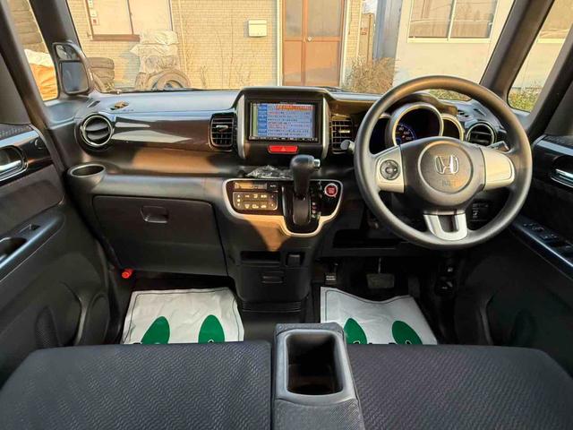 Ｎ－ＢＯＸカスタム Ｇ・Ｌパッケージ　４ＷＤ　ドライブレコーダー　両側スライド・片側電動　ナビ　ＴＶ　オートライト　ＨＩＤ　スマートキー　アイドリングストップ　ベンチシート　ＣＶＴ　盗難防止システム　ＡＢＳ　ＥＳＣ　アルミホイール（2枚目）