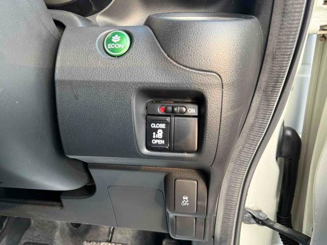 Ｎ－ＢＯＸカスタム Ｇ・Ｌパッケージ　４ＷＤ　ドライブレコーダー　両側スライド・片側電動　ナビ　ＴＶ　オートライト　ＨＩＤ　スマートキー　アイドリングストップ　ベンチシート　ＣＶＴ　盗難防止システム　ＡＢＳ　ＥＳＣ　アルミホイール（7枚目）