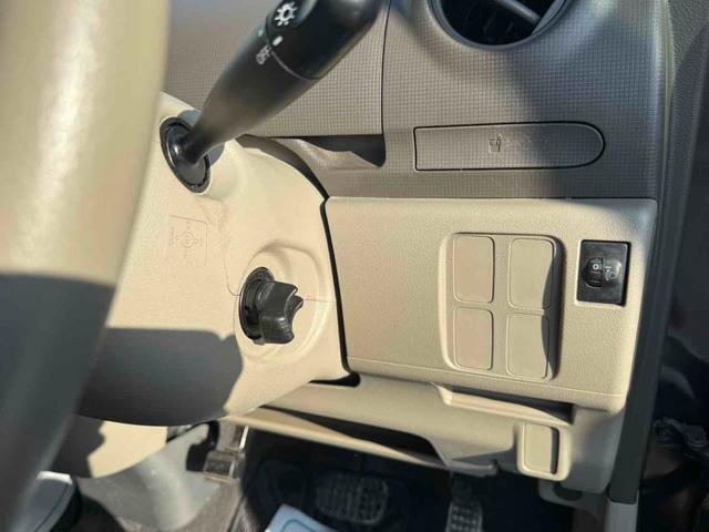 タント Ｘ　４ＷＤ　スライドドア　ナビ　ＴＶ　スマートキー　ベンチシート　ＡＴ　盗難防止システム　ＡＢＳ　アルミホイール　衝突安全ボディ　エアコン　パワーステアリング　パワーウィンドウ（7枚目）