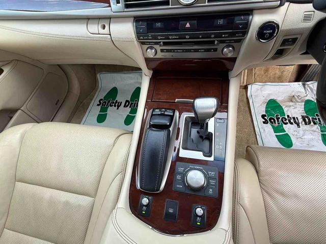 LS LS600h バージョンC Iパッケージ 4WD ドライブレコーダー クリアランスソナー オートクルーズコントロール バックカメラ ナビ TV アルミホイール オートマチックハイビーム ヘッドライトウォッシャー CVT シートヒーター(7枚目)