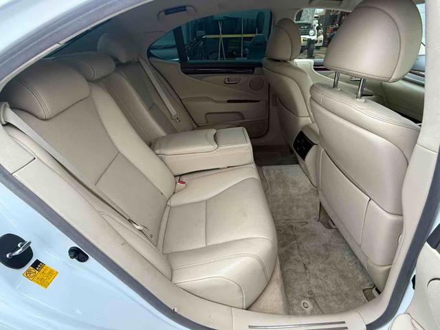 LS LS600h バージョンC Iパッケージ 4WD ドライブレコーダー クリアランスソナー オートクルーズコントロール バックカメラ ナビ TV アルミホイール オートマチックハイビーム ヘッドライトウォッシャー CVT シートヒーター(11枚目)