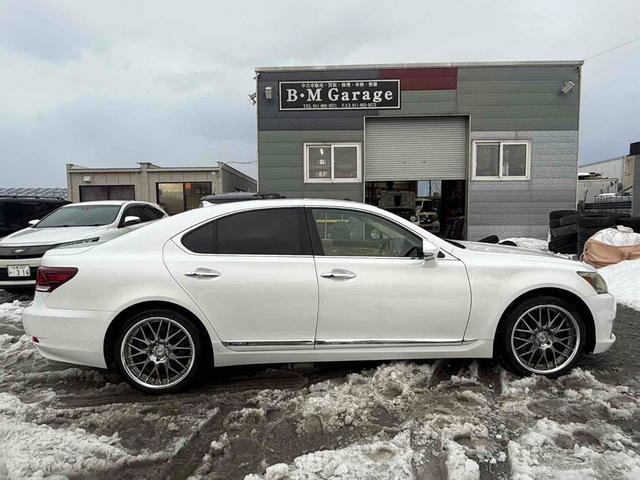 LS LS600h バージョンC Iパッケージ 4WD ドライブレコーダー クリアランスソナー オートクルーズコントロール バックカメラ ナビ TV アルミホイール オートマチックハイビーム ヘッドライトウォッシャー CVT シートヒーター(18枚目)