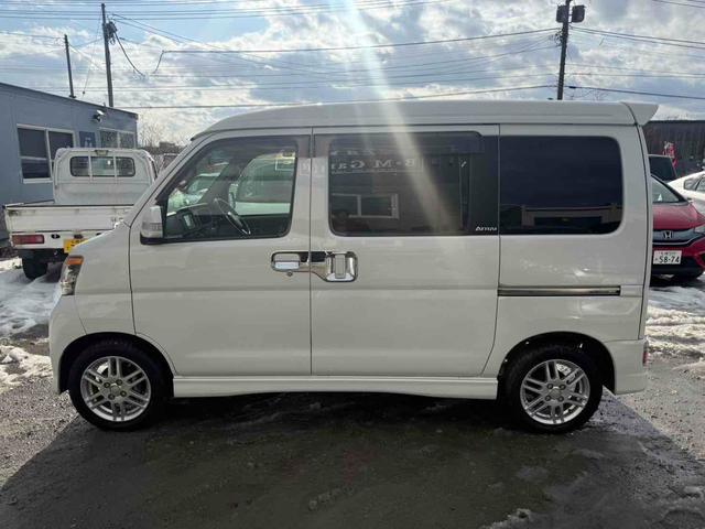 アトレーワゴン カスタムターボRSリミテッド 4WD 両側スライド・片側電動 ナビ TV HID キーレスエントリー ベンチシート ターボ AT 盗難防止システム ABS アルミホイール 衝突安全ボディ エアコン パワーステアリング(14枚目)