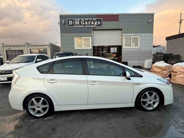 プリウス S ETC ナビ TV アルミホイール オートライト CVT スマートキー 電動格納ミラー 盗難防止システム Bluetooth 衝突安全ボディ ABS ESC エアコン パワーステアリング(14枚目)