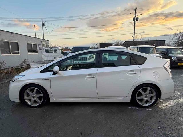 プリウス S ETC ナビ TV アルミホイール オートライト CVT スマートキー 電動格納ミラー 盗難防止システム Bluetooth 衝突安全ボディ ABS ESC エアコン パワーステアリング(18枚目)