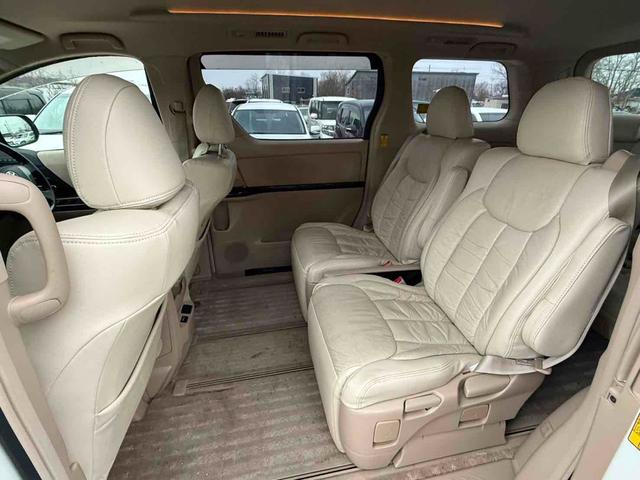 アルファードハイブリッド Ｇ　４ＷＤ　バックカメラ　ナビ　ＴＶ　クリアランスソナー　オートクルーズコントロール　両側電動スライドドア　ＨＩＤ　スマートキー　電動格納ミラー　３列シート　パワーシート　ＣＶＴ　アルミホイール（12枚目）