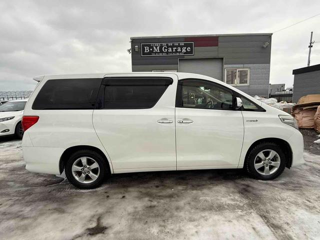 アルファードハイブリッド Ｇ　４ＷＤ　バックカメラ　ナビ　ＴＶ　クリアランスソナー　オートクルーズコントロール　両側電動スライドドア　ＨＩＤ　スマートキー　電動格納ミラー　３列シート　パワーシート　ＣＶＴ　アルミホイール（16枚目）