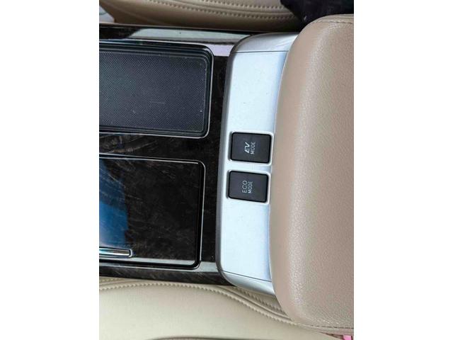 アルファードハイブリッド Ｇ　４ＷＤ　バックカメラ　ナビ　ＴＶ　クリアランスソナー　オートクルーズコントロール　両側電動スライドドア　ＨＩＤ　スマートキー　電動格納ミラー　３列シート　パワーシート　ＣＶＴ　アルミホイール（24枚目）