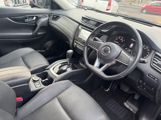 エクストレイル 20X ワンオーナー 全方位カメラ 全席ヒートシーター ドラレコ ステアリングスイッチ オートヒーター 電動パワーバックドア ミラーウィンカー スタートボタン LEDヘッド フォグランプ 社外タイヤ(3枚目)