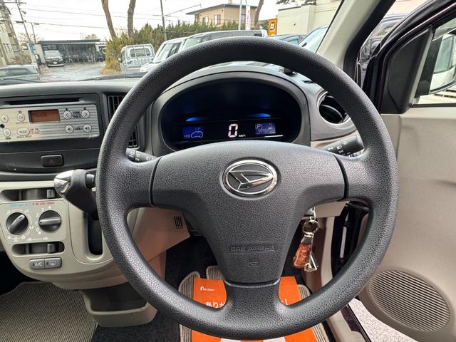 ミライース Ｘｆ　メモリアルエディション　４ＷＤ　ワンオーナー　　アイドリングストップ　マニュアルエアコン　スタットレス　社外タイヤ（7枚目）