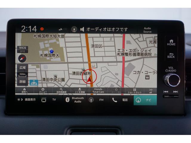 ヴェゼル ｅ：ＨＥＶＺ　デモカーアップ・ＨｏｎｄａＳＥＮＳＩＮＧ・ブラインドスポットインフォメーション・アダプティブドライビングビーム（ＡＤＢ）・ＨｏｎｄａＣＯＮＮＥＣＴディスプレー＋ＥＴＣ２．０車載器＋ワイヤレス充電（3枚目）