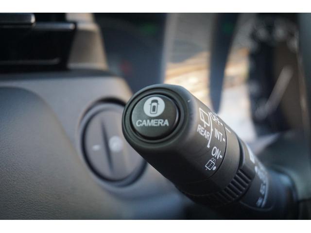 ヴェゼル ｅ：ＨＥＶＺ　デモカーアップ・ＨｏｎｄａＳＥＮＳＩＮＧ・ブラインドスポットインフォメーション・アダプティブドライビングビーム（ＡＤＢ）・ＨｏｎｄａＣＯＮＮＥＣＴディスプレー＋ＥＴＣ２．０車載器＋ワイヤレス充電（7枚目）