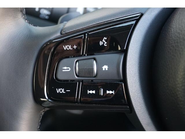 ヴェゼル ｅ：ＨＥＶＺ　デモカーアップ・ＨｏｎｄａＳＥＮＳＩＮＧ・ブラインドスポットインフォメーション・アダプティブドライビングビーム（ＡＤＢ）・ＨｏｎｄａＣＯＮＮＥＣＴディスプレー＋ＥＴＣ２．０車載器＋ワイヤレス充電（18枚目）