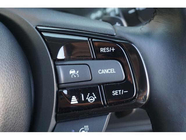 ヴェゼル ｅ：ＨＥＶＺ　デモカーアップ・ＨｏｎｄａＳＥＮＳＩＮＧ・ブラインドスポットインフォメーション・アダプティブドライビングビーム（ＡＤＢ）・ＨｏｎｄａＣＯＮＮＥＣＴディスプレー＋ＥＴＣ２．０車載器＋ワイヤレス充電（19枚目）