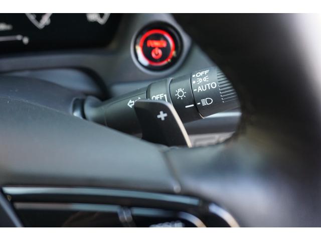 ヴェゼル ｅ：ＨＥＶＺ　デモカーアップ・ＨｏｎｄａＳＥＮＳＩＮＧ・ブラインドスポットインフォメーション・アダプティブドライビングビーム（ＡＤＢ）・ＨｏｎｄａＣＯＮＮＥＣＴディスプレー＋ＥＴＣ２．０車載器＋ワイヤレス充電（21枚目）