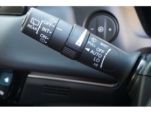 ヴェゼル ｅ：ＨＥＶＺ　デモカーアップ・ＨｏｎｄａＳＥＮＳＩＮＧ・ブラインドスポットインフォメーション・アダプティブドライビングビーム（ＡＤＢ）・ＨｏｎｄａＣＯＮＮＥＣＴディスプレー＋ＥＴＣ２．０車載器＋ワイヤレス充電（22枚目）