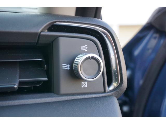 ヴェゼル ｅ：ＨＥＶＺ　デモカーアップ・ＨｏｎｄａＳＥＮＳＩＮＧ・ブラインドスポットインフォメーション・アダプティブドライビングビーム（ＡＤＢ）・ＨｏｎｄａＣＯＮＮＥＣＴディスプレー＋ＥＴＣ２．０車載器＋ワイヤレス充電（24枚目）