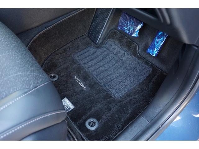 ヴェゼル ｅ：ＨＥＶＺ　デモカーアップ・ＨｏｎｄａＳＥＮＳＩＮＧ・ブラインドスポットインフォメーション・アダプティブドライビングビーム（ＡＤＢ）・ＨｏｎｄａＣＯＮＮＥＣＴディスプレー＋ＥＴＣ２．０車載器＋ワイヤレス充電（29枚目）