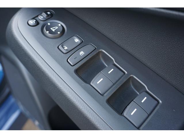 ヴェゼル ｅ：ＨＥＶＺ　デモカーアップ・ＨｏｎｄａＳＥＮＳＩＮＧ・ブラインドスポットインフォメーション・アダプティブドライビングビーム（ＡＤＢ）・ＨｏｎｄａＣＯＮＮＥＣＴディスプレー＋ＥＴＣ２．０車載器＋ワイヤレス充電（31枚目）