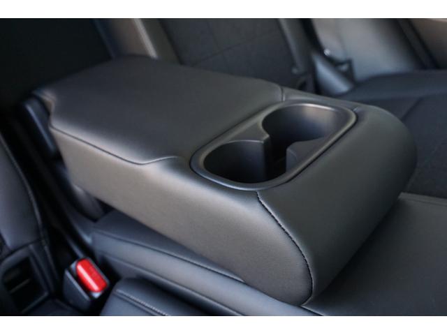 ヴェゼル ｅ：ＨＥＶＺ　デモカーアップ・ＨｏｎｄａＳＥＮＳＩＮＧ・ブラインドスポットインフォメーション・アダプティブドライビングビーム（ＡＤＢ）・ＨｏｎｄａＣＯＮＮＥＣＴディスプレー＋ＥＴＣ２．０車載器＋ワイヤレス充電（33枚目）