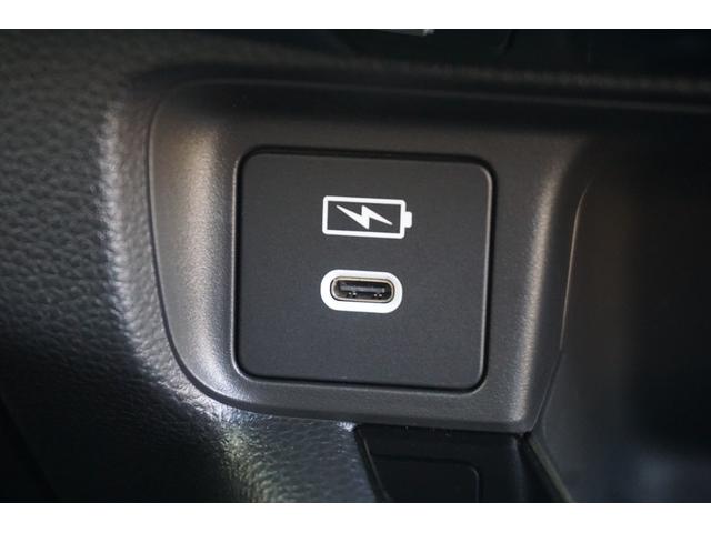 ヴェゼル ｅ：ＨＥＶＺ　デモカーアップ・ＨｏｎｄａＳＥＮＳＩＮＧ・ブラインドスポットインフォメーション・アダプティブドライビングビーム（ＡＤＢ）・ＨｏｎｄａＣＯＮＮＥＣＴディスプレー＋ＥＴＣ２．０車載器＋ワイヤレス充電（34枚目）