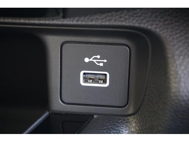 ヴェゼル ｅ：ＨＥＶＺ　デモカーアップ・ＨｏｎｄａＳＥＮＳＩＮＧ・ブラインドスポットインフォメーション・アダプティブドライビングビーム（ＡＤＢ）・ＨｏｎｄａＣＯＮＮＥＣＴディスプレー＋ＥＴＣ２．０車載器＋ワイヤレス充電（35枚目）