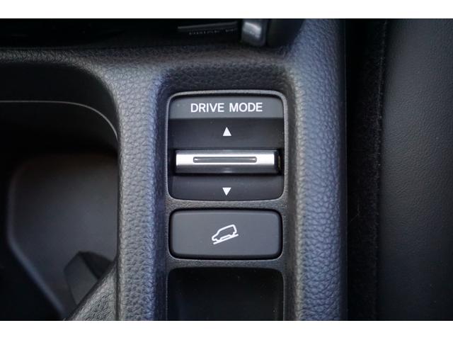 ヴェゼル ｅ：ＨＥＶＺ　デモカーアップ・ＨｏｎｄａＳＥＮＳＩＮＧ・ブラインドスポットインフォメーション・アダプティブドライビングビーム（ＡＤＢ）・ＨｏｎｄａＣＯＮＮＥＣＴディスプレー＋ＥＴＣ２．０車載器＋ワイヤレス充電（38枚目）