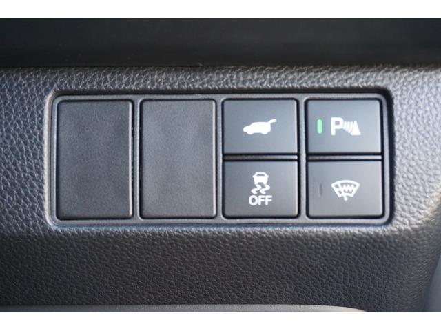 ヴェゼル ｅ：ＨＥＶＺ　デモカーアップ・ＨｏｎｄａＳＥＮＳＩＮＧ・ブラインドスポットインフォメーション・アダプティブドライビングビーム（ＡＤＢ）・ＨｏｎｄａＣＯＮＮＥＣＴディスプレー＋ＥＴＣ２．０車載器＋ワイヤレス充電（40枚目）